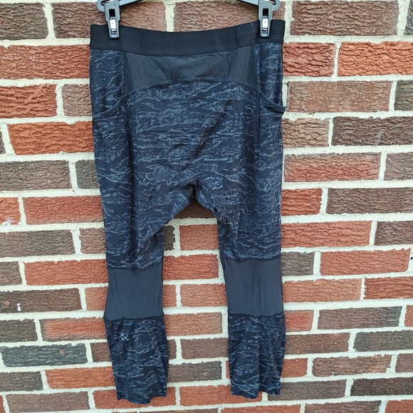 Lululemon Surge Light 3/4 Tight *Side Pockets 23" Size Large Running - Picture 2 of 10